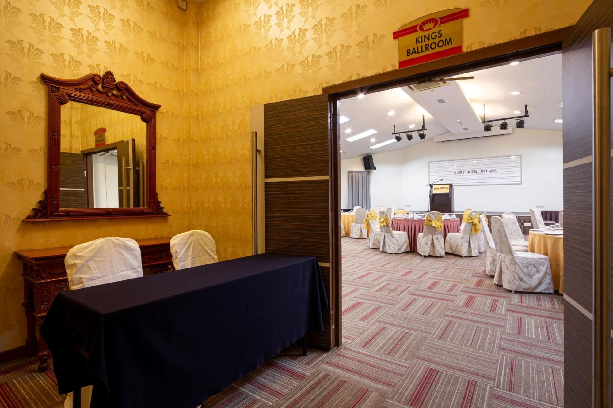 Kings Hotel Melaka Extérieur photo
