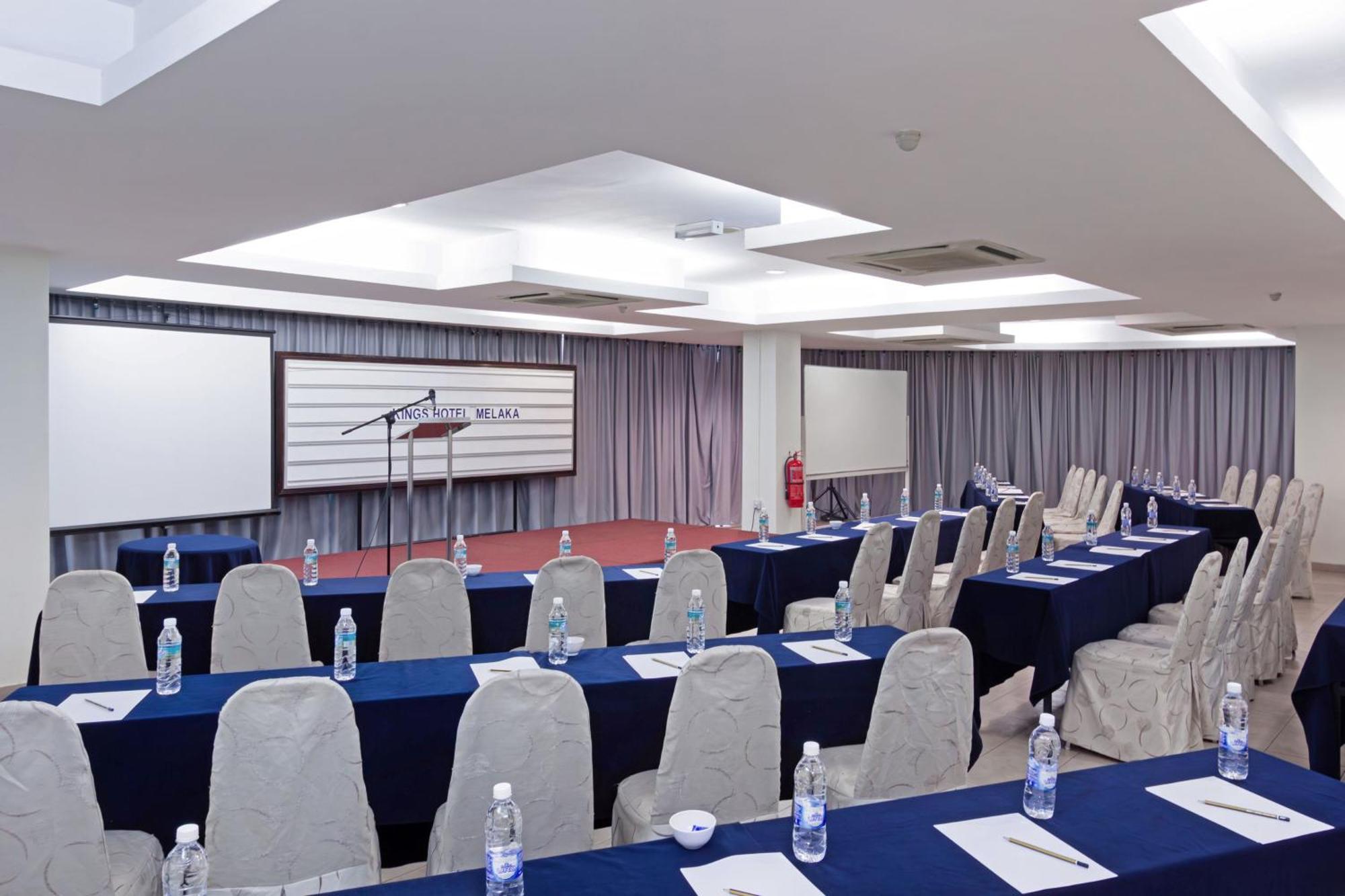 Kings Hotel Melaka Extérieur photo