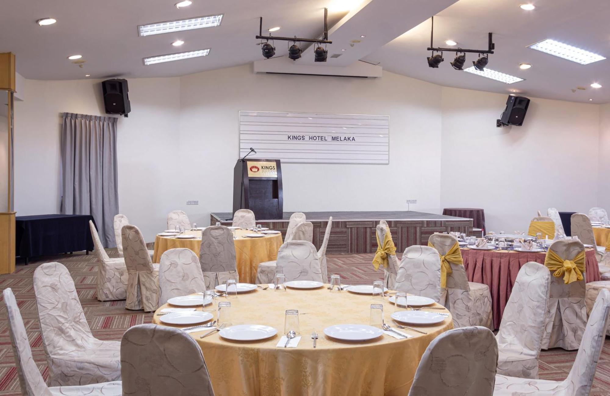 Kings Hotel Melaka Extérieur photo