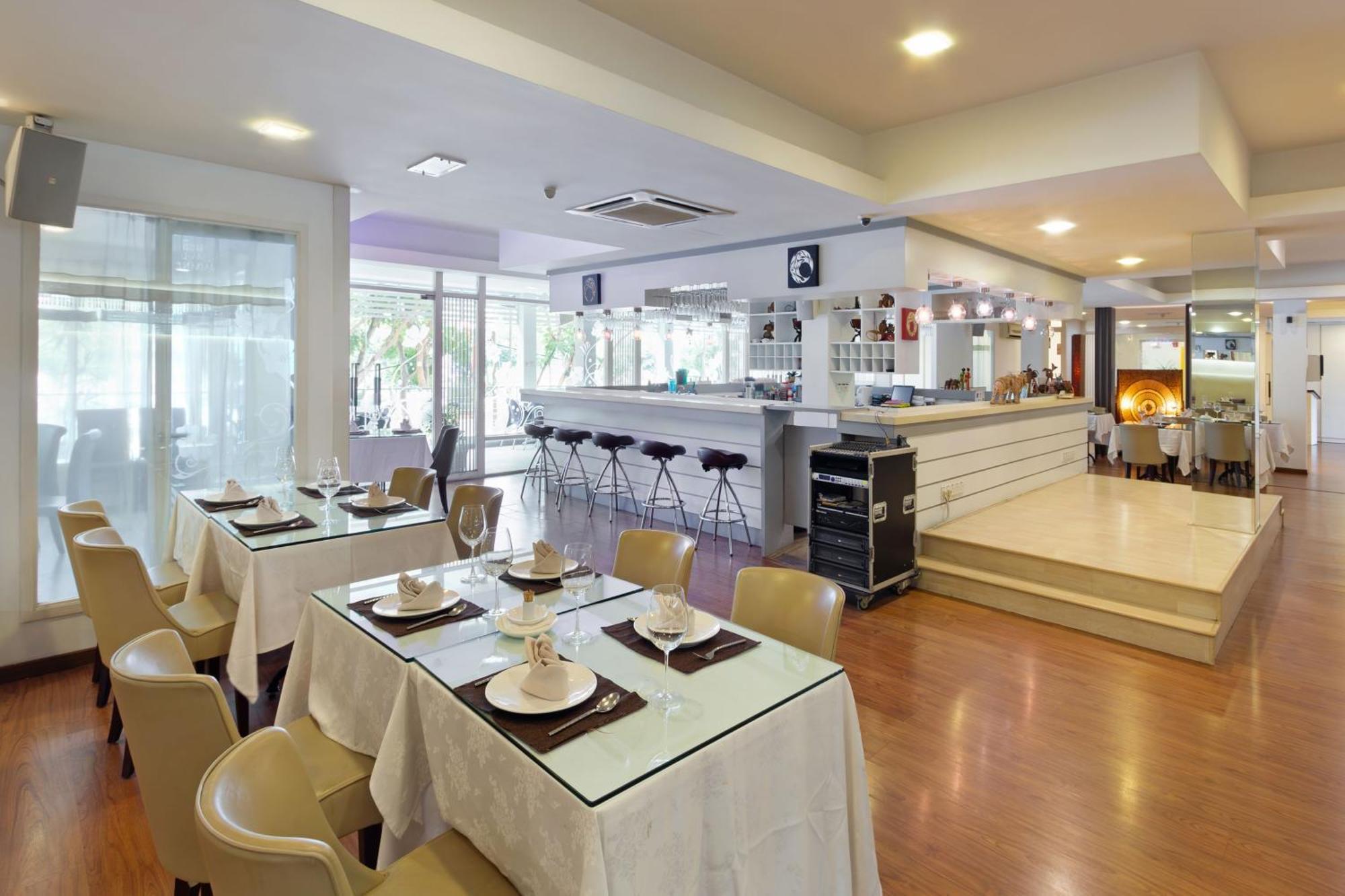 Kings Hotel Melaka Extérieur photo