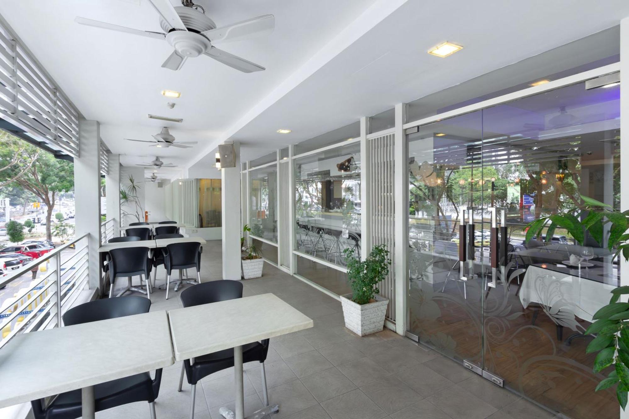 Kings Hotel Melaka Extérieur photo