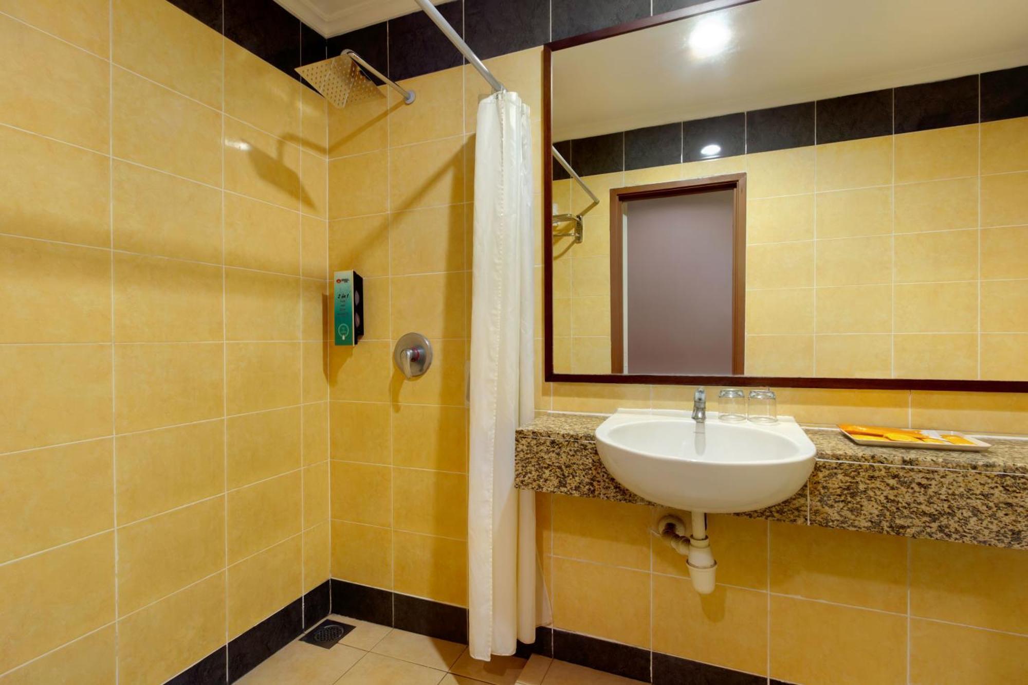 Kings Hotel Melaka Extérieur photo