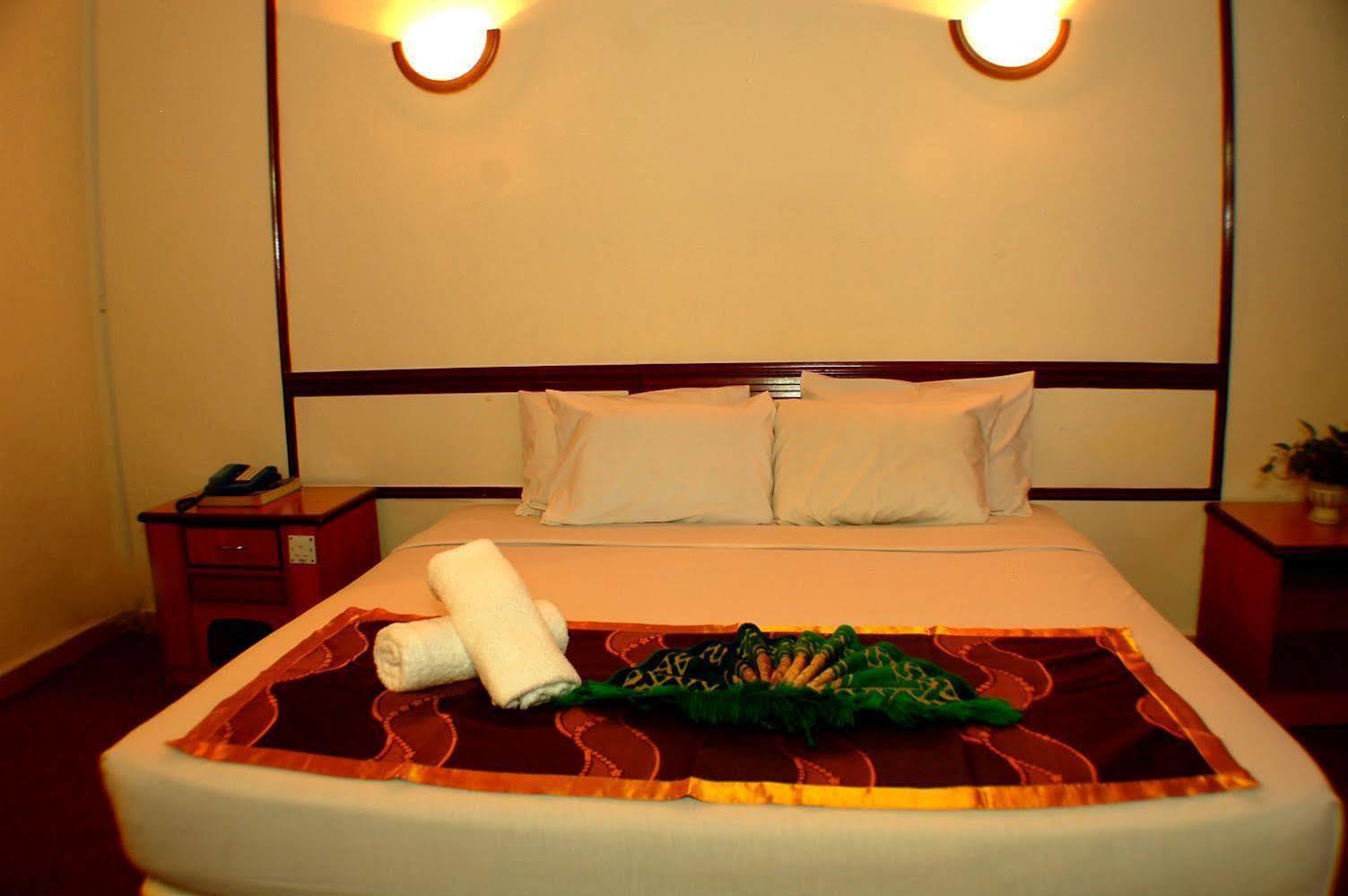 Kings Hotel Melaka Extérieur photo